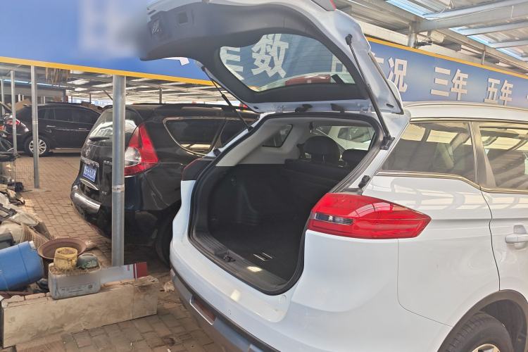 Used Geely Auto Emgrand X7 Sport 2016 2.0L Manual ZhiShang Version
