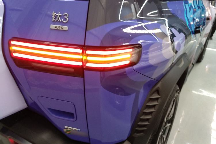 Used Formula Leopard Titanium 3 2025 501KM All-Wheel Drive Intelligent Driving Ultra Version Exterior 3