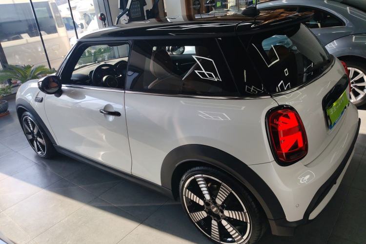 Used MINI MINI 2023 Updated 2.0T COOPER S Artist