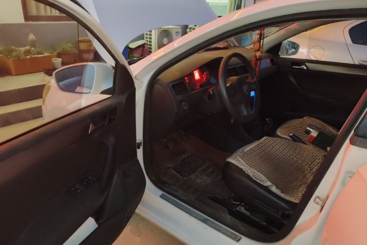 Used Volkswagen Santana 2015 1.6L Manual Comfort Edition
