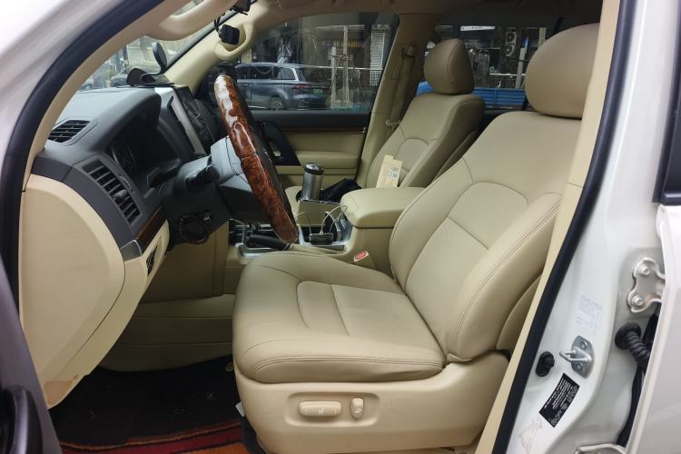 Used Toyota Land Cruiser 2016 4.0L GX 8-Seater U.S. Specification
