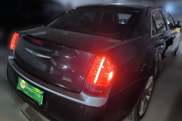 Used Chrysler 300C 2013 3.6L Premium Edition