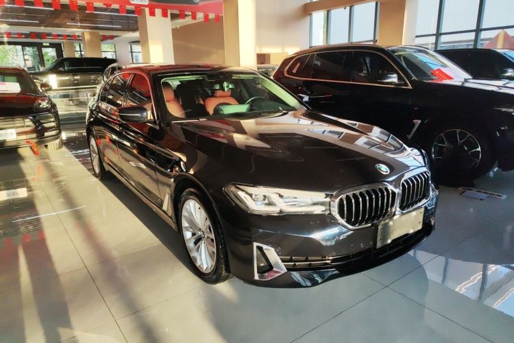 Used BMW 5 Series 2021 525Li Luxury Package Front Right 45 Deg