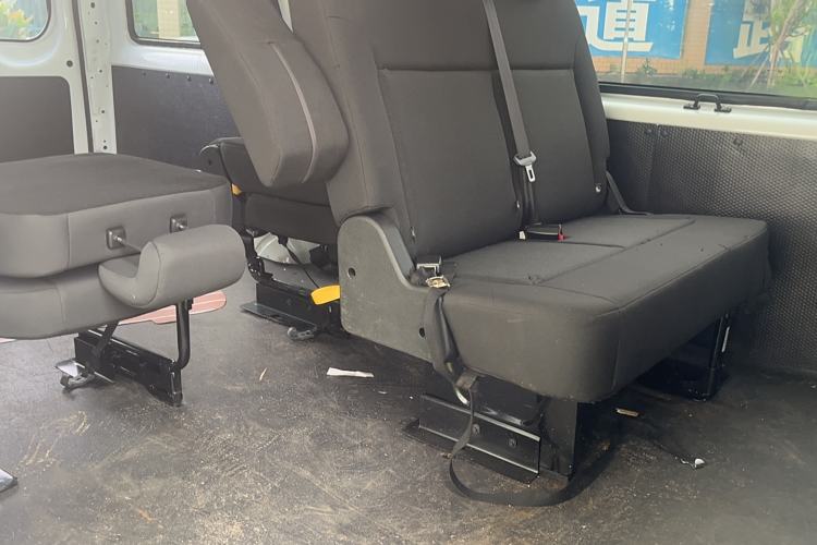 Used JMC Fushun 2023 2.0T Manual Diesel Long-Wheelbase High-Roof Business Van with Dual Rear Tires 6–9 Seats
