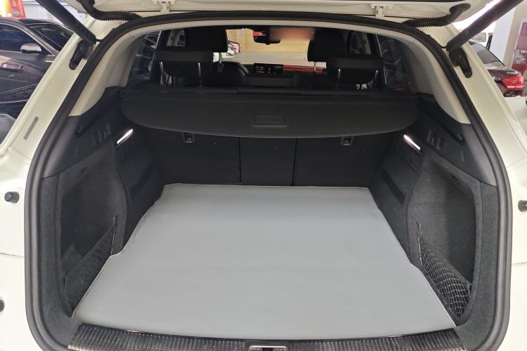 Used Audi Q5L 2022 40T Luxury Dynamic Model Trunk