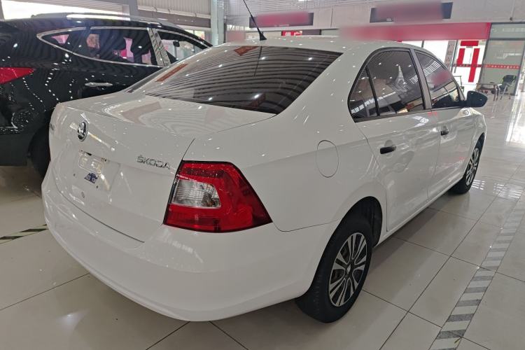 Used Skoda Rapid 2015 1.6L Automatic Enjoyment Selection Model Rear Right 45 Deg