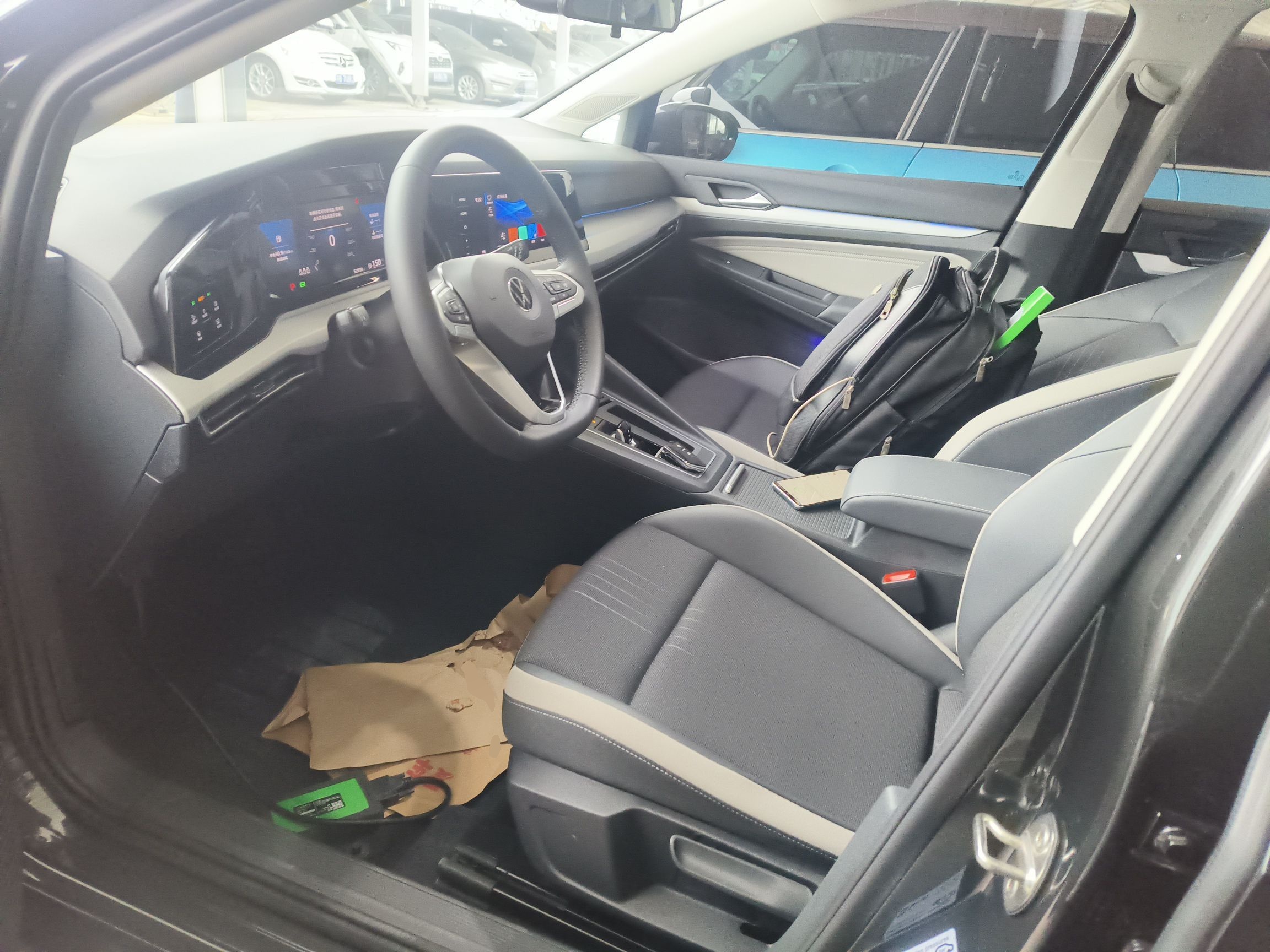 Переднее сиденье в автомобиле