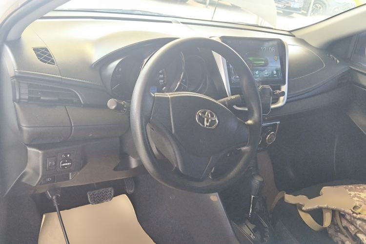 Used Toyota YARiS L Zhi Xiang 2020 1.5L CVT Leading Edition Center Console