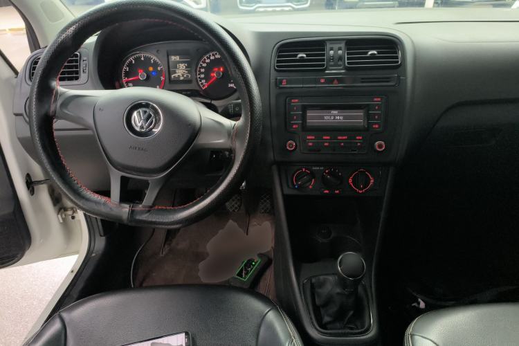 Used Volkswagen Polo 2018 1.5L Manual Drive-Comfort Model Center Console