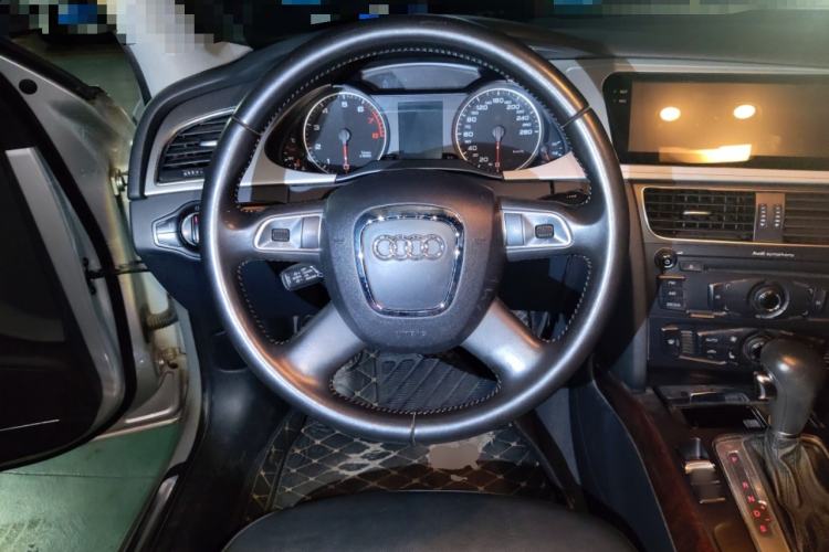 Used Audi A4L 2012 2.0 TFSI automatic Comfort trim level