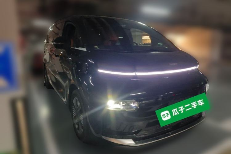 Used Geely Galaxy LEVC L380 2024 140-Degree 8-Seater Four-Wheel Drive Max
