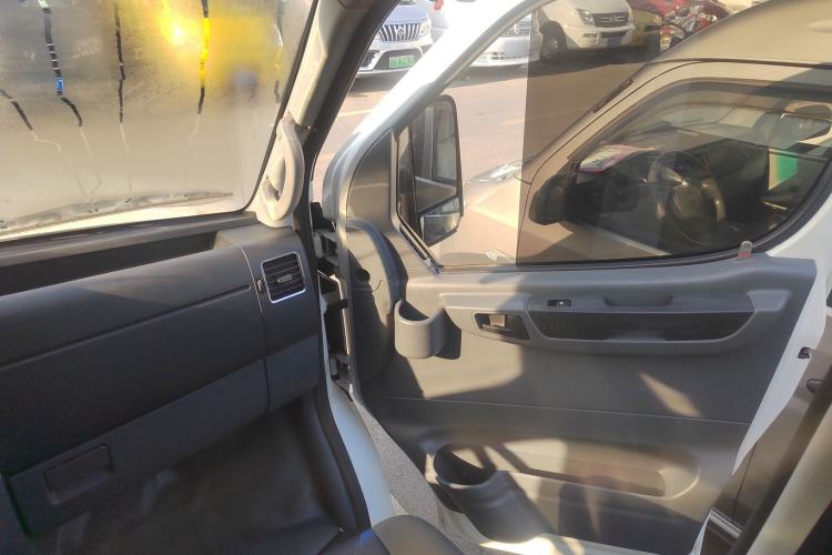 Used Dongfeng Yufeng Yufeng 2021 2.0T Power King Front-Drive Logistics Vehicle Long Wheelbase Mid-Roof Design 6–9 Seats China VI Emission Standard ZD20