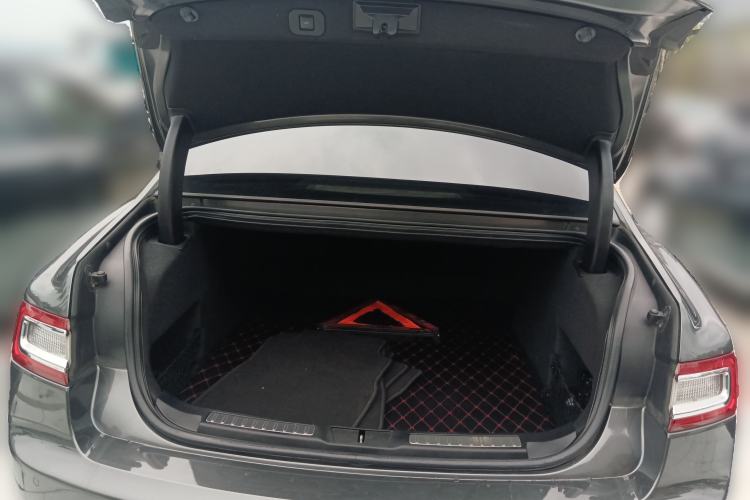 Used Lincoln Continental 2017 2.0T Two-Wheel Drive Deluxe Edition Trunk