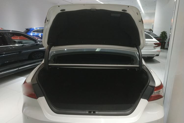 Used Toyota Camry 2023 2.0G Luxury Edition