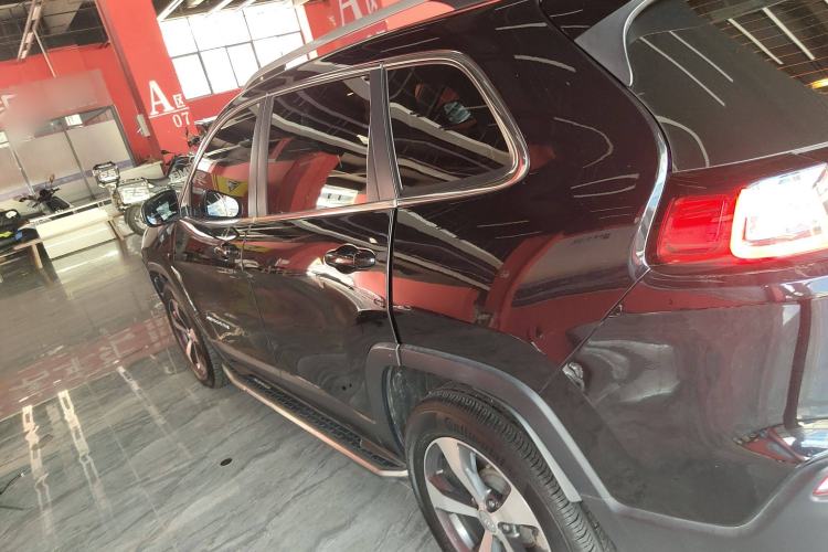 Used Jeep Cherokee 2019 2.0T Four-Wheel Drive Exploration Edition + Autonomous Driving Smart Package China V