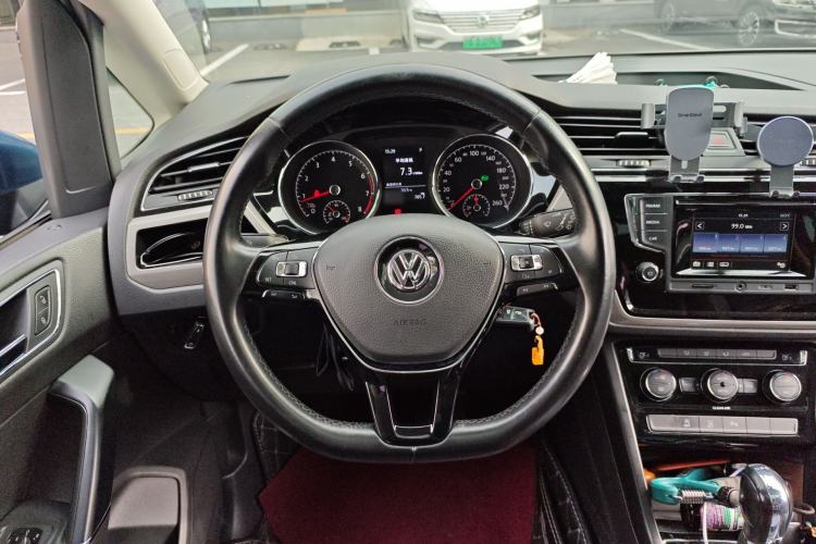 Used Volkswagen Touran 2016 Volkswagen Touran L 280TSI DSG Comfort Edition Steering Wheel