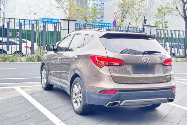 Used Hyundai Santa Fe 2013 Revised Version 2.4L Automatic All-Wheel Drive Luxury Trim
