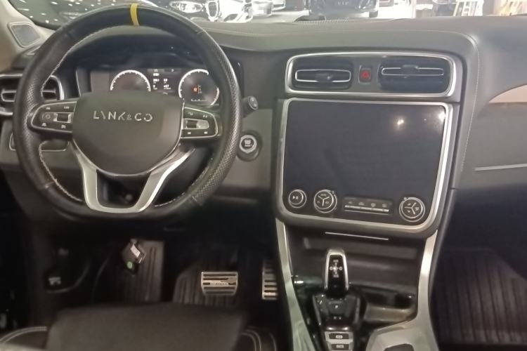 Used Lynk & Co 01 2019 2.0T Two-Wheel-Drive Pro Version China VI Standard Center Console