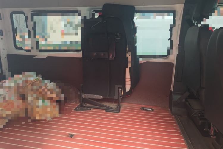 Used JMC Fushun 2023 2.0T Manual Short-Wheelbase Mid-Height Commercial Multi-Purpose 5-Seater Passenger Vehicle Left Rear Seat