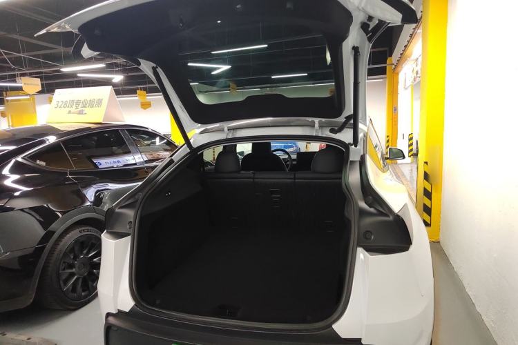 Used Tesla Model Y 2025 Long-Range All-Wheel-Drive Version