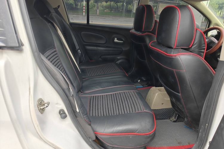 Used Venucia R50 2013 1.6L Manual Fashion Edition
