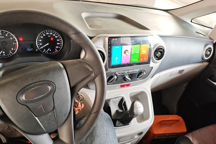 Used JAC Refine M3 2023 PLUS 1.5T 5/7-seat Classic Edition Center Console