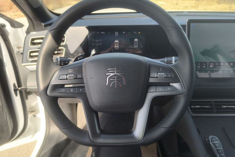 Used BYD Qin L 2025 DM-i Smart Drive 120KM Leading Model
