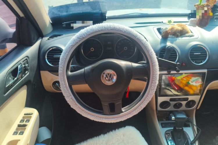 Used Volkswagen Lavida 2011 1.6L Automatic Premium Edition Steering Wheel