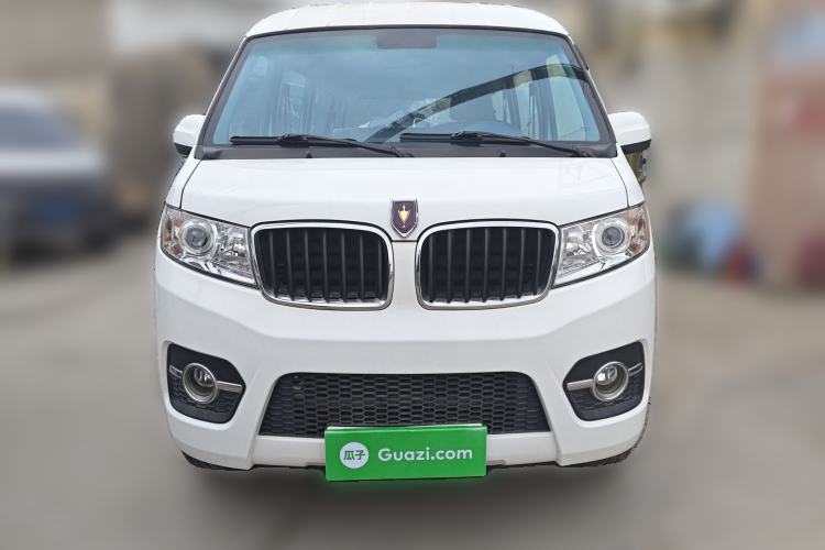 Used Jinbei Hiace X30 2023 1.5L Super-Comfortable Passenger Van 5/6/7-Seater Non-Air-Conditioned Version Model SWC15M
