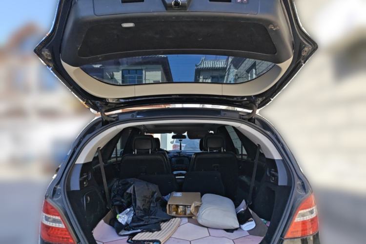 Used Mercedes-Benz R-Class 2011 R 350 L 4MATIC Trunk