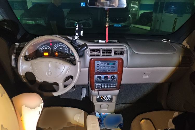 Used Buick GL8 2005 2.5L CT1 Comfort Model Center Console