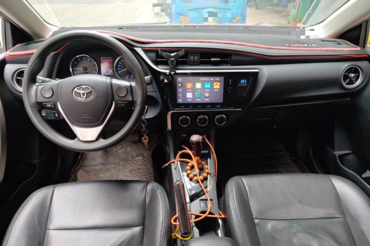 Used Toyota Corolla 2017 Revised Version 1.2T S-CVT GL-i Center Console