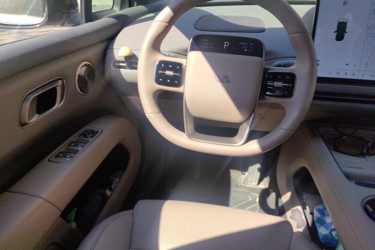 Used Li Auto i6 2025 Model Two-Wheel-Drive Standard Type Steering Wheel