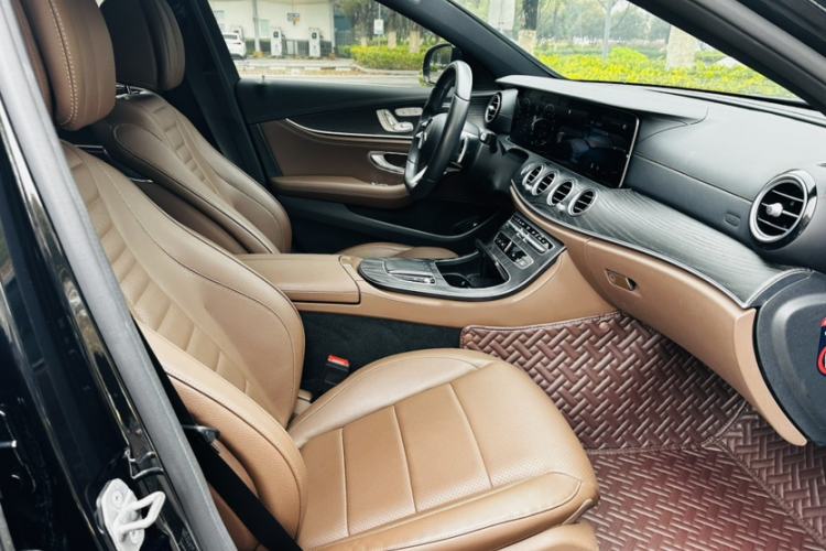 Used Mercedes-Benz E-Class New Energy 2022 Facelift E 350 e L Plug-in Hybrid Sedan Interior 11