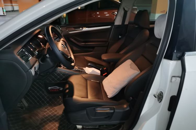 Used Volkswagen Sagitar 2018 1.6L Automatic Comfort Model Left Front Seat