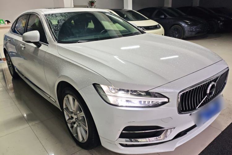 Used Volvo S90 2020 T5 Zhiyi Luxury Edition Front Right 45 Deg