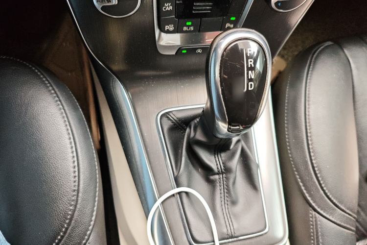 Used Volvo V40 2015 1.6T Zhiya Edition
