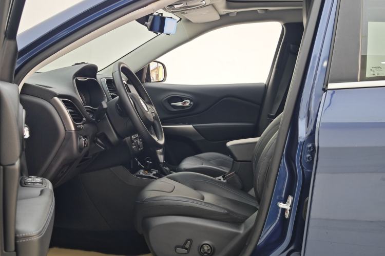 Used Jeep Cherokee 2019 2.0L 2WD Premium Edition China VI