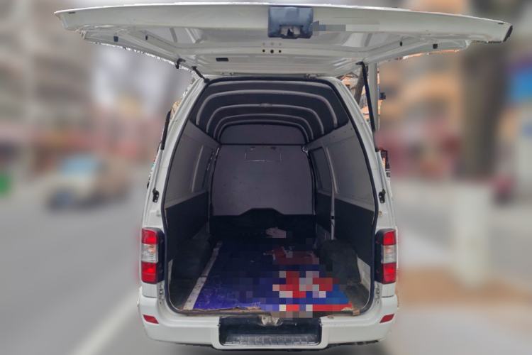 Used Jinbei Hiace 2018 2.0L Fifth-Generation Box Truck Standard Roof 2 Seats 4G21C
