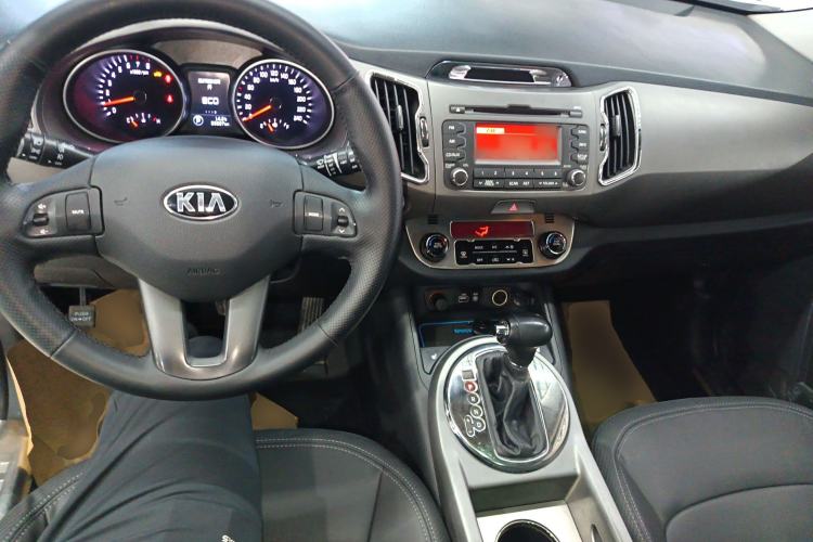 Used Kia Sportage R 2015 2.0L Automatic Two-Wheel Drive DLX Model Center Console