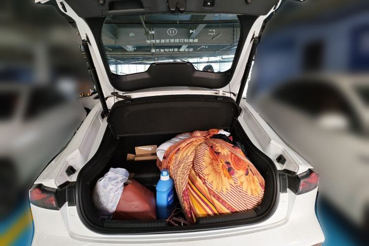 Used Changan UNI-V 2023 1.5T Prestige Model
