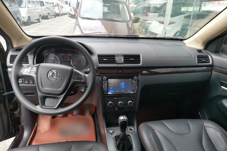 Used Dongfeng Fengon 370 2016 1.5L Manual Elite Travel Edition 7 Seats
