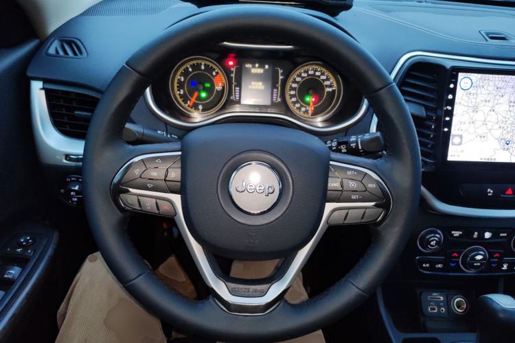 Used Jeep Cherokee 2016 2.4L Leading Edition
