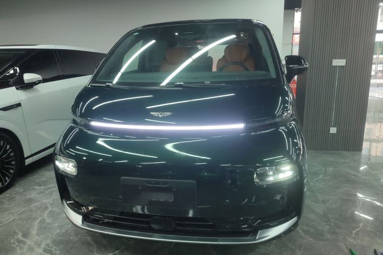 Used Geely Galaxy LEVC L380 2024 140-Degree 6-Seater All-Wheel-Drive Ultra