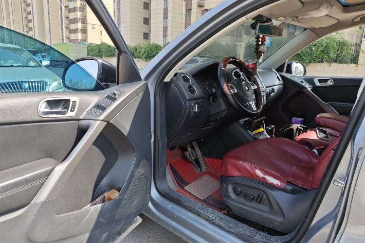 Used Volkswagen Tiguan 2010 2.0 TSI Automatic All-Wheel Drive Flagship Edition Driver Seat