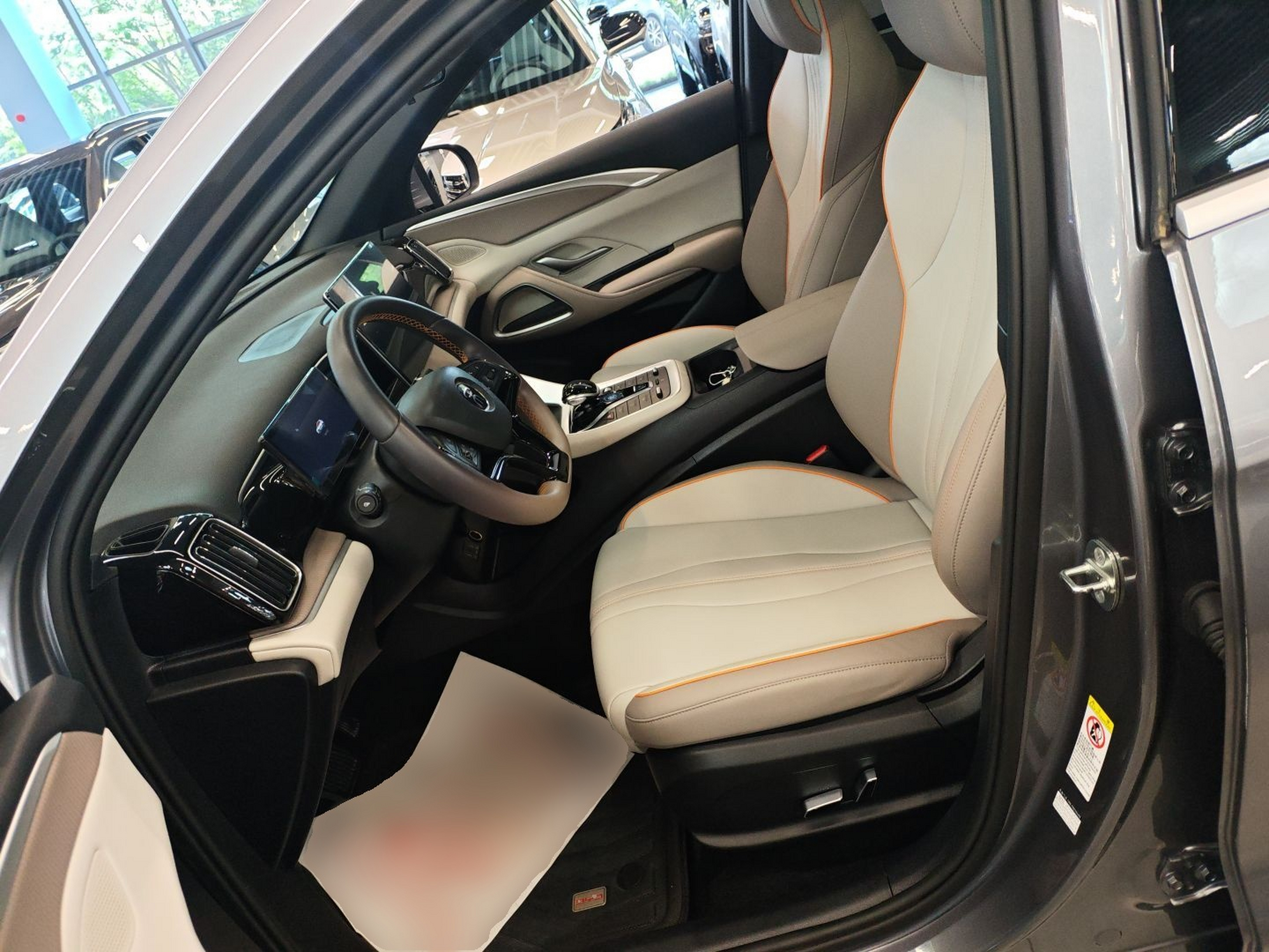 Переднее сиденье в автомобиле