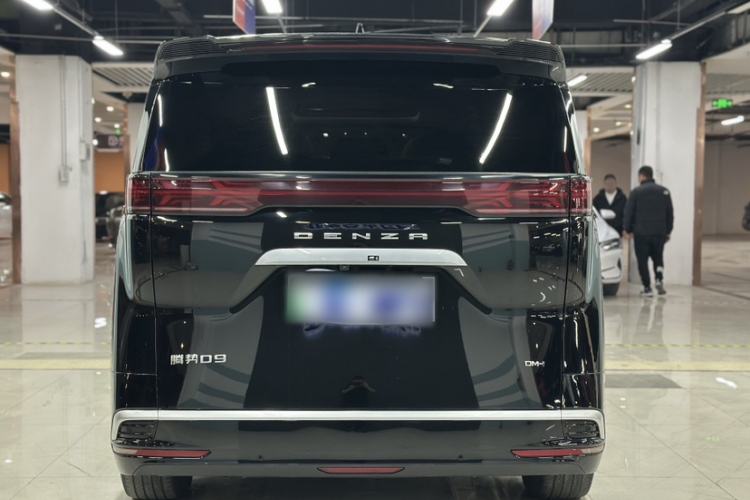 Used Denza D9 2022 DM-i 1040 Prestige Model