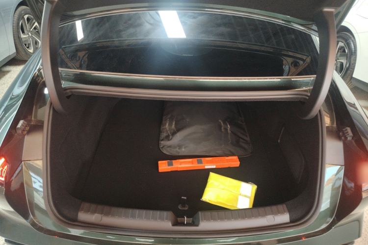 Used Geely Galaxy 8 2025 130km EM-i Flagship Edition Trunk