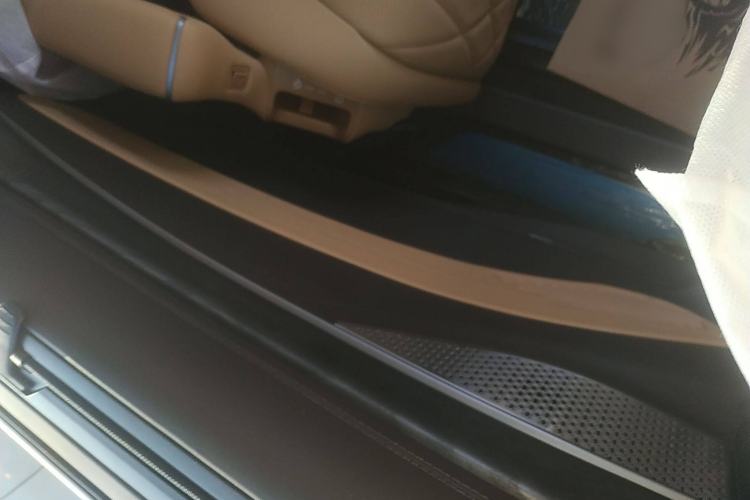 Used Denza D9 2025 Model DM-i Four-Wheel Drive Prestige Edition
