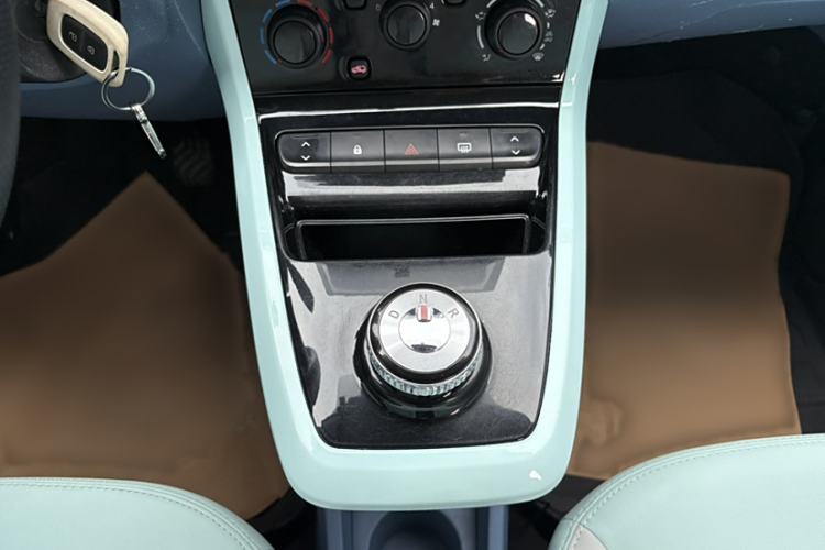 Used Dongfeng NAMMI BOX 2022 Revised Light Wind Edition 201 km Standard Version
